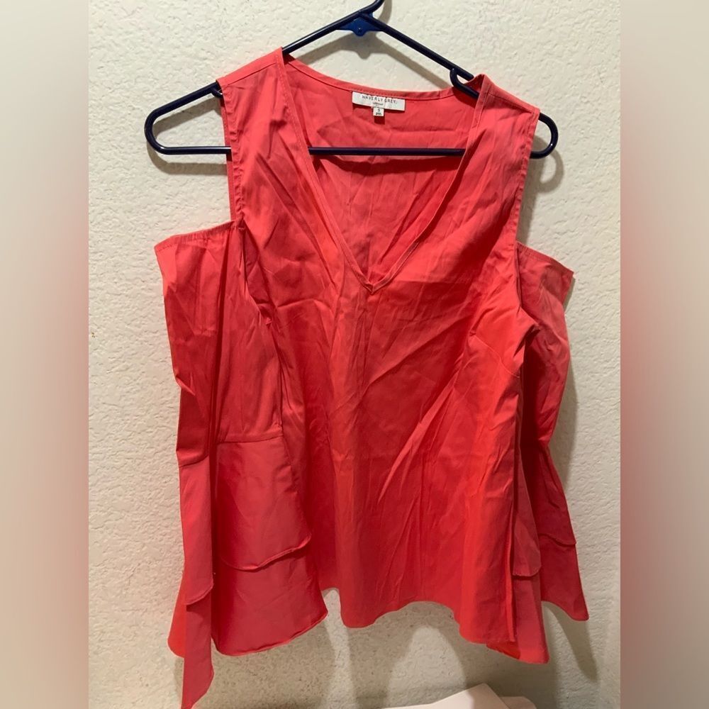 Waverly Grey  Cold Shoulder Top sz small bell Long Sleeves